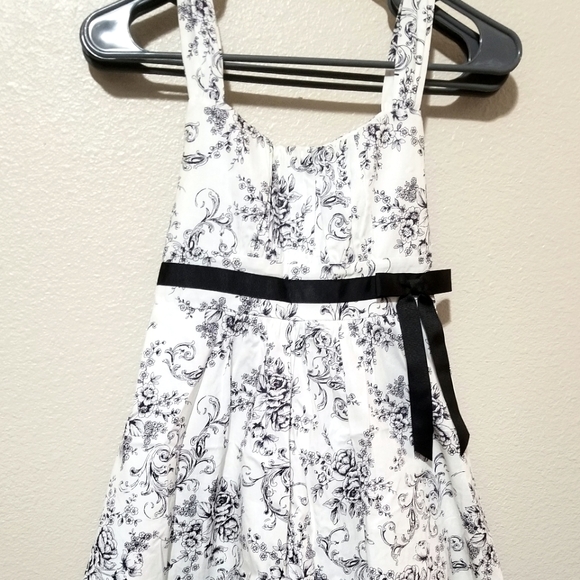 Bonnie Jean Dress - Picture 1 of 6